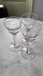 Gegraveerde wijnglazen met 6 ballen 3 stuks hoogte 14,8 cm, Ophalen of Verzenden
