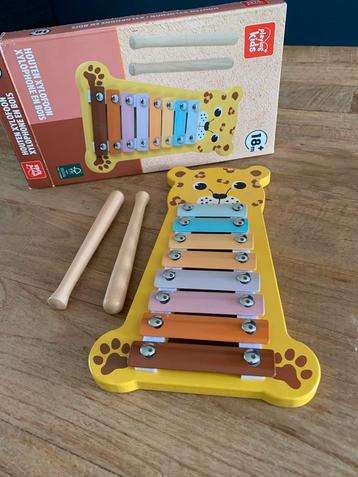 Houten xylofoon beschikbaar voor biedingen