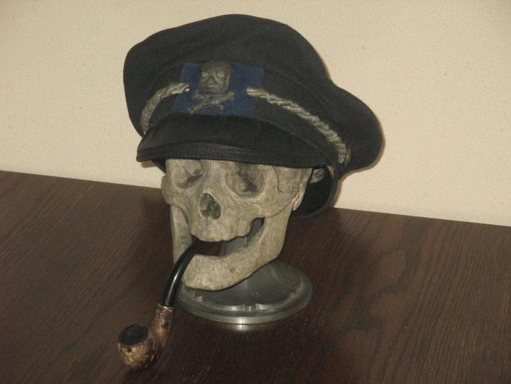 oude zeeman Schedel REPLICA, Skull mens, met pet & pijp DECO, Antiek en Kunst, Curiosa en Brocante, Ophalen of Verzenden