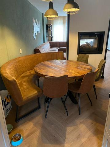 Ronde Mango Eettafel + Bankje & Stoelen beschikbaar voor biedingen