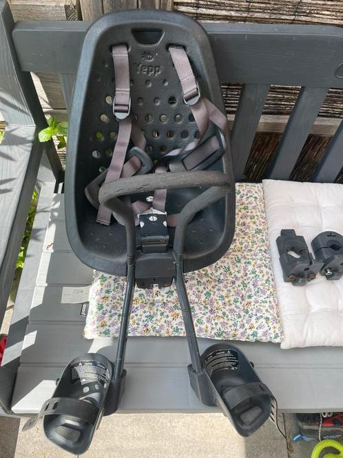 Thule Yepp Mini voorzitje met windscherm en 2 adapters, Fietsen en Brommers, Fietsaccessoires | Fietsstoeltjes, Zo goed als nieuw
