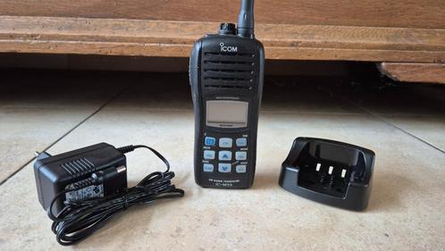 Icom handmarifoon IC-M33, Watersport en Boten, Navigatiemiddelen en Scheepselektronica, Zo goed als nieuw, Communicatie, Ophalen of Verzenden