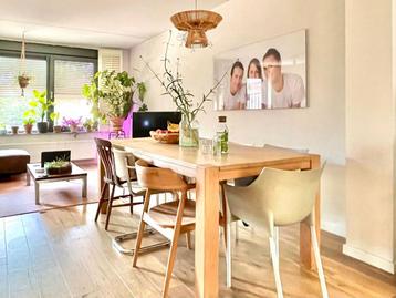 Eikenhouten tafel beschikbaar voor biedingen
