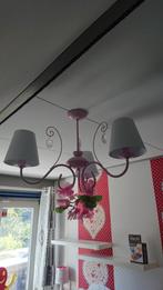 Roze hanglamp met 3 lampenkapjes en versiering, Huis en Inrichting, Lampen | Hanglampen, Ophalen of Verzenden, Zo goed als nieuw