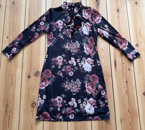 Jurk K-design - Zwart met bloemen - Large / Maat 40, Kleding | Dames, Jurken, Zo goed als nieuw, Maat 38/40 (M), Zwart, Boven de knie