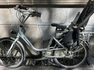 Gazelle Bike with 7 Gears, Yepp Child Seat, Floral Design beschikbaar voor biedingen