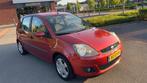 Ford Fiësta 1.3 8V 5DR 2006, Auto's, 1299 cc, Stof, 4 cilinders, Origineel Nederlands