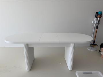 Uitschuifbare eettafel beschikbaar voor biedingen