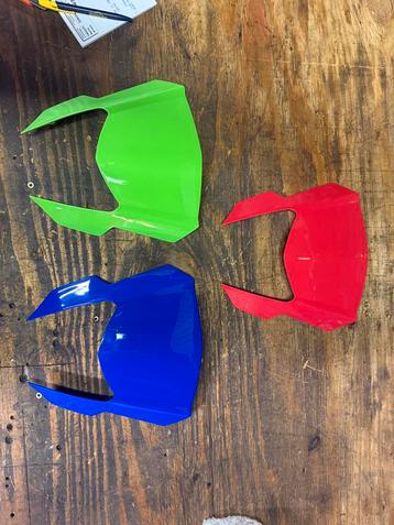 Derbi Kappen - Verschillende Kleuren & Modellen beschikbaar voor biedingen