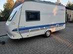 Hobby De Luxe Easy 400 KB - 2004, met stapelbed en voortent, Caravans en Kamperen, Caravans, Standaardzit, Hobby, Omvormbare zithoek