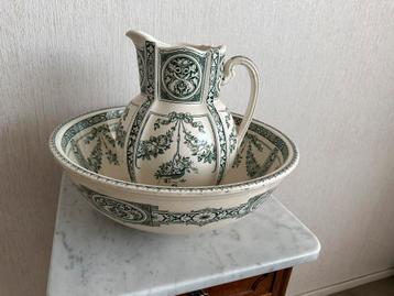 Engels Wedgwood Cameo lampetstel kan met kom beschikbaar voor biedingen