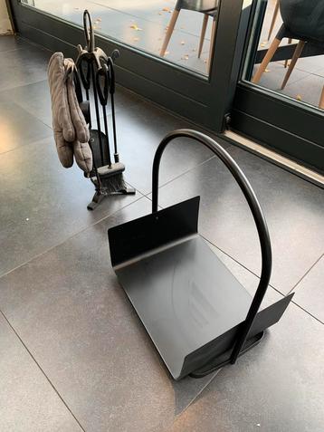 Open haard houtrek en andere accessoires beschikbaar voor biedingen