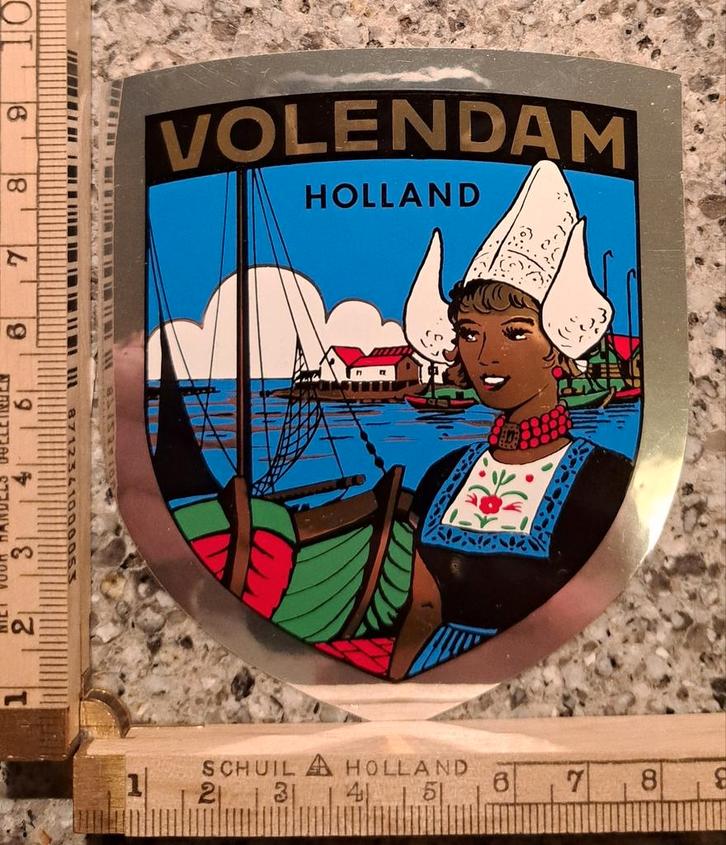Vintage glimmende sticker Volendam wapenschild  vissersdorp, Verzamelen, Stickers, Zo goed als nieuw, Ophalen of Verzenden