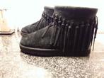 Ugg Wynona Zwarte Laarsjes - Maat 38, Zwart, Lage of Enkellaarzen, Ophalen of Verzenden, Zo goed als nieuw