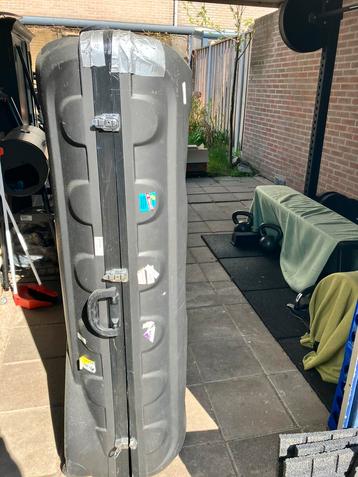 Golfkoffer inchecken vliegtuig beschikbaar voor biedingen
