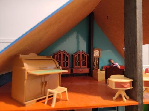 Vintage OKWA poppenhuis jaren ‘70 – met originele meubeltjes, Verzamelen, Poppenhuizen en Toebehoren, Gebruikt, Poppenhuis, Ophalen of Verzenden