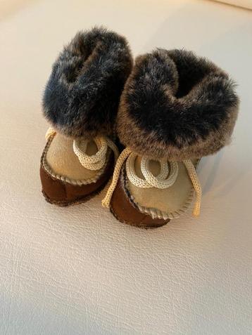 Baby pantoffels beschikbaar voor biedingen