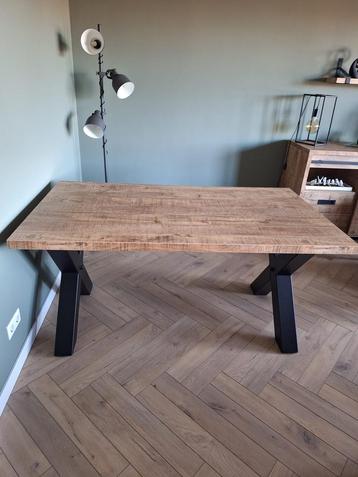 Tafel mango met x poten. beschikbaar voor biedingen