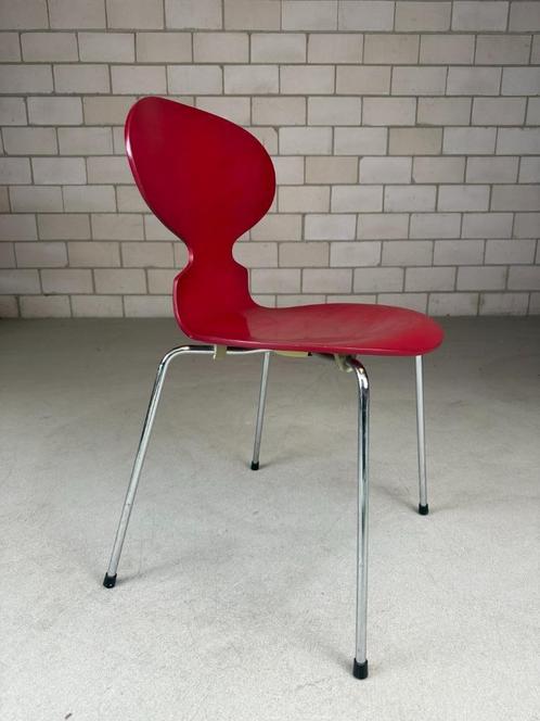 Fritz Hansen Ant chair rood (voorraad 6), Huis en Inrichting, Stoelen, Gebruikt, Eén, Hout, Metaal, Rood, Ophalen