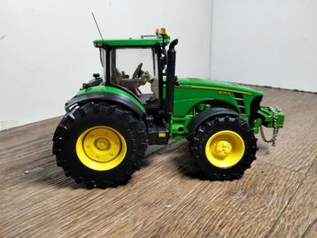Te koop Britains John Deere 8295R verbouwd ingeruild. beschikbaar voor biedingen
