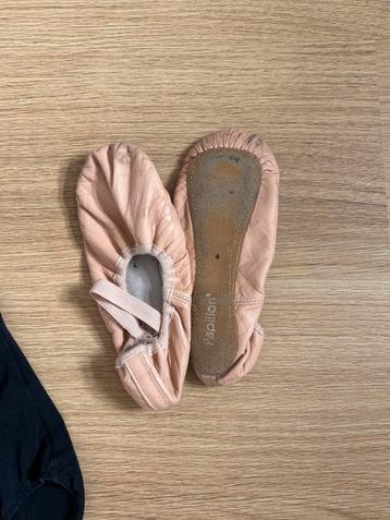 Balletschoentjes 2x ( maat 4 en maat 5) beschikbaar voor biedingen