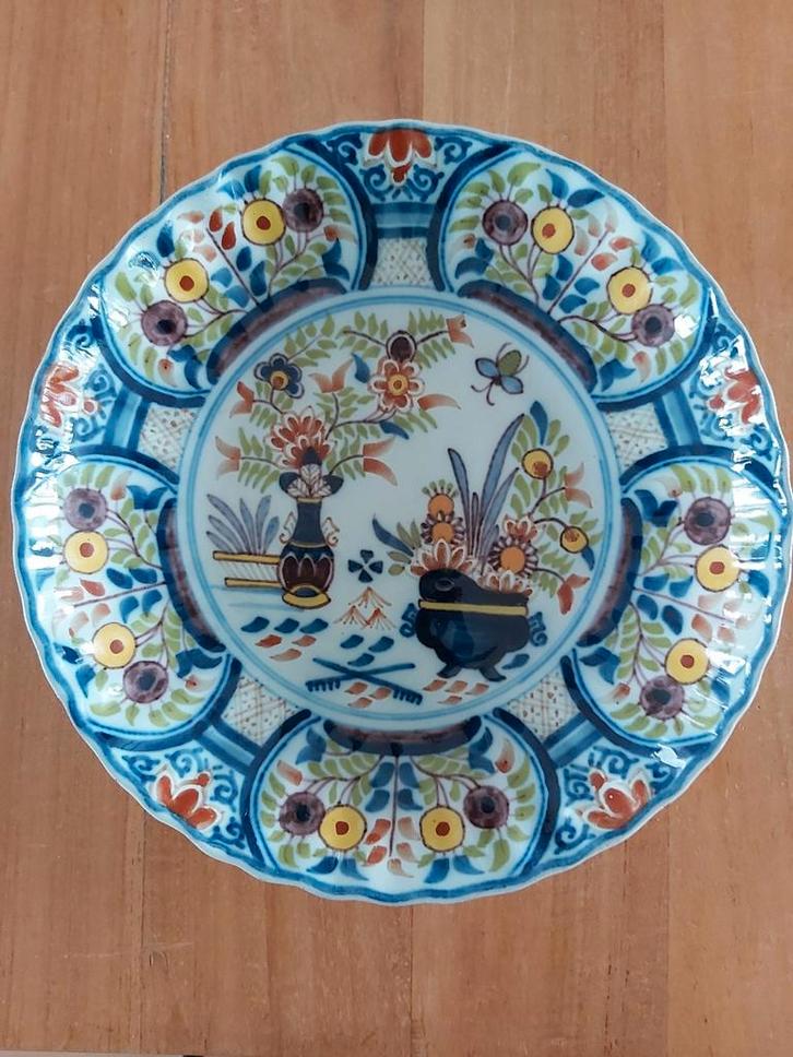 Wandbord van Royal Delft met gegolfde rand., Antiek en Kunst, Antiek | Wandborden en Tegels, Ophalen