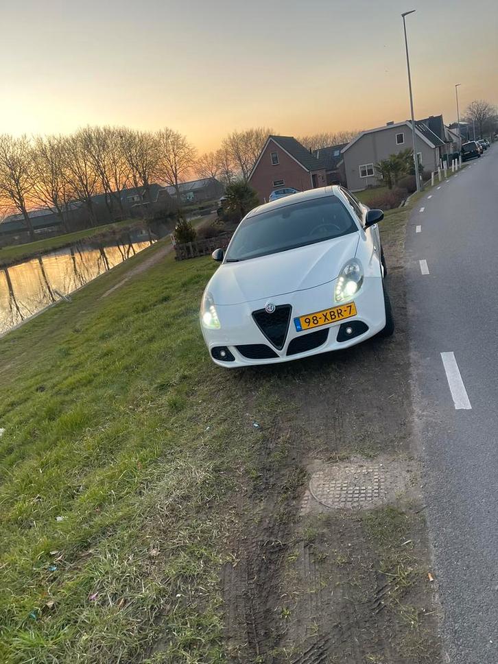 Alfa Romeo Giulietta distinctive 1.4 Turbo, Auto's, Alfa Romeo, Particulier, Giulietta, ABS, Adaptieve lichten, Airbags, Bluetooth