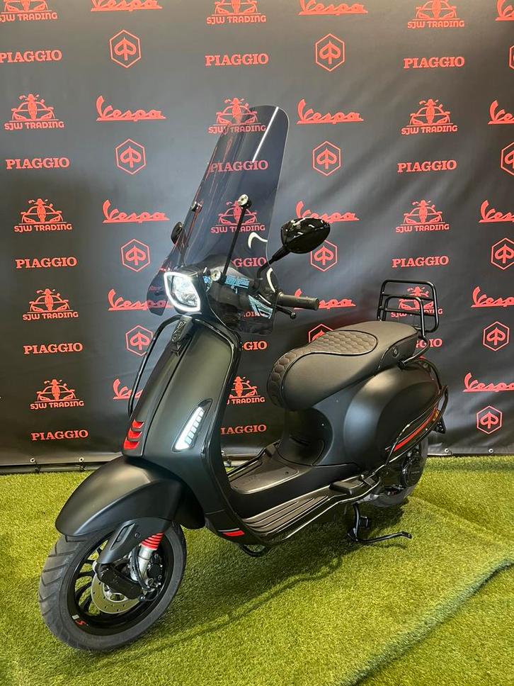 Vespa Sprint 2021 Brom! Mat Zwart Black on Black Garantie!, Fietsen en Brommers, Scooters | Vespa, Benzine, Ophalen of Verzenden