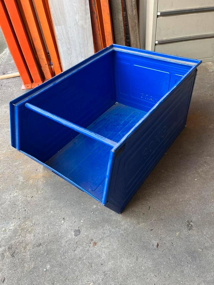 Grote metalen opslagbakken magazijnbakken opslag bak vintage, Huis en Inrichting, Woonaccessoires | Kisten, Minder dan 50 cm, Ophalen