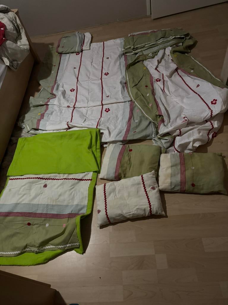 Kinderkamer gordijnen kussentjes dekentje wit groen rn rood, Ophalen of Verzenden, Zo goed als nieuw, Kleed of Kussen