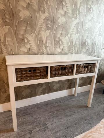 Sidetable beschikbaar voor biedingen
