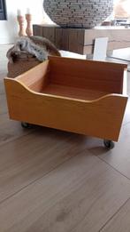 Hippe "speelgoed" kist op wieltjes, Ophalen, Zo goed als nieuw, Vierkant, Wieltjes