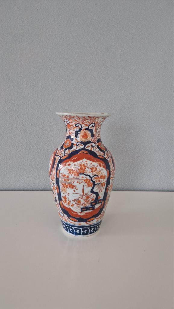 Imari Vaas met Oranje en Blauwe Decoratie, Antiek en Kunst, Antiek | Vazen, Ophalen