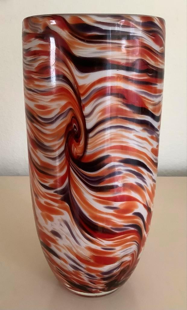 Glazen vaas met swirl patroon - 24cm, Huis en Inrichting, Woonaccessoires | Vazen, Zo goed als nieuw, Overige kleuren, Minder dan 50 cm