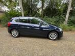 BMW 2-Serie Active Tourer 216i 102pk 2016 Blauw, Auto's, Voorwielaandrijving, 65 €/maand, Stof, Zwart
