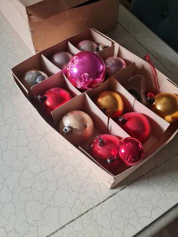 doos vintage en antieke kerstballen beschikbaar voor biedingen