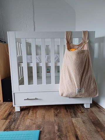 Baby box met lade beschikbaar voor biedingen