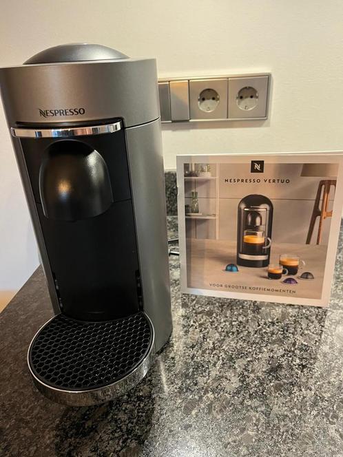Nespresso Magimix Vertuo Titan apparaat, Witgoed en Apparatuur, Koffiezetapparaten, Gebruikt, Koffiepads en cups, Espresso apparaat