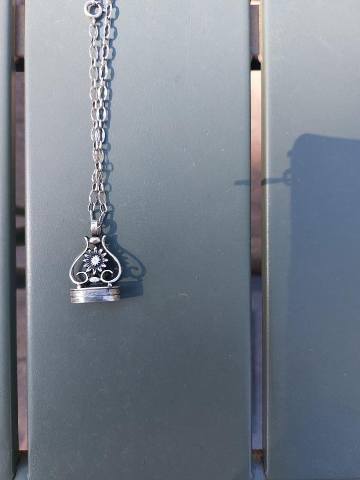 Vintage collier met stempel/signet als hanger, Antiek en Kunst, Antiek | Goud en Zilver, Zilver, Ophalen of Verzenden
