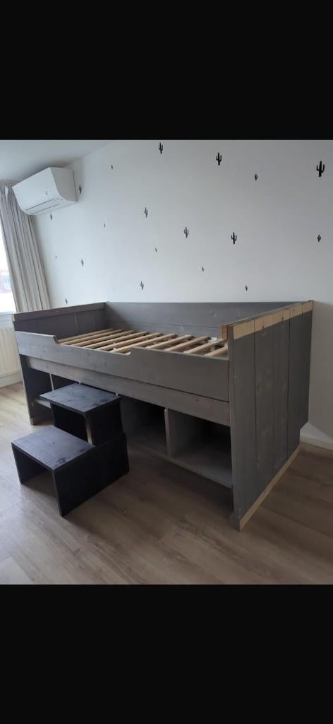steigerhouten half hoogslaper met eronder speel/verstopplek, Kinderen en Baby's, Kinderkamer | Stapelbedden en Hoogslapers, Ophalen