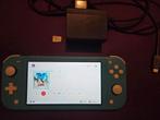 Nintendo switch lite met zelda sd kaart en orginele adapter, Spelcomputers en Games, Ophalen of Verzenden, Turquoise, Zo goed als nieuw