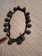 Oude ijzeren kamelen bellen aan leren riem., Ophalen of Verzenden