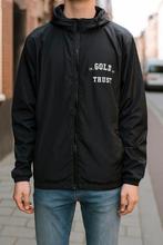 Dubbelzijdige Windbreaker – In Gold We Trust – Maat L, Kleding | Heren, Maat 52/54 (L), Zwart, Ophalen of Verzenden, Zo goed als nieuw