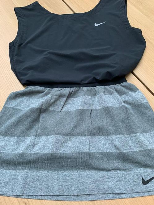 Nike tenniskleding dames, rokje en shirt, Sport en Fitness, Tennis, Zo goed als nieuw, Kleding, Nike, Ophalen of Verzenden