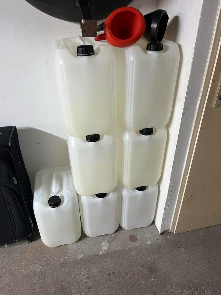 Gebruikte 30L Jerrycan 6€ stuk, Auto diversen, Auto-accessoires, Zo goed als nieuw, Ophalen