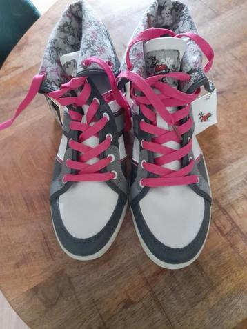 Meisjes schoenen mt 40 beschikbaar voor biedingen