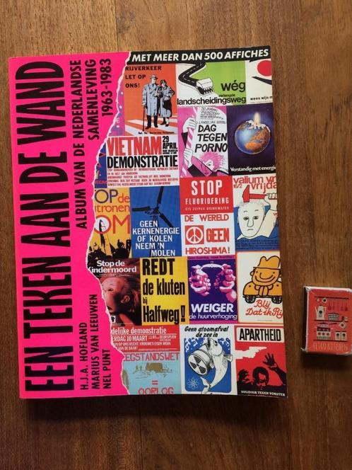 Een teken aan de wand posters pamflet protestcultuur optocht, Boeken, Politiek en Maatschappij, Zo goed als nieuw, Maatschappij en Samenleving