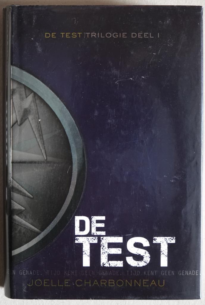 Test deel 1 - Joelle Charbonneau (als nieuw) - hardcover, Boeken, Kinderboeken | Jeugd | 13 jaar en ouder, Zo goed als nieuw, Ophalen of Verzenden