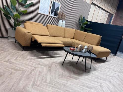 ZGAN MONTEL Tuscan Hoekbank - Okergeel - Elektrische Lounge, Huis en Inrichting, Banken | Bankstellen, Zo goed als nieuw, Hoekbank