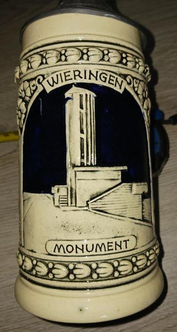 Fraaie bierpul met versiering van de afsluitdijk beschikbaar voor biedingen